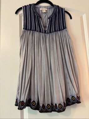 L- Rachel Zoe Sleeveless Pleated Tunic with Embroidered Hem - Light Blue & Navy